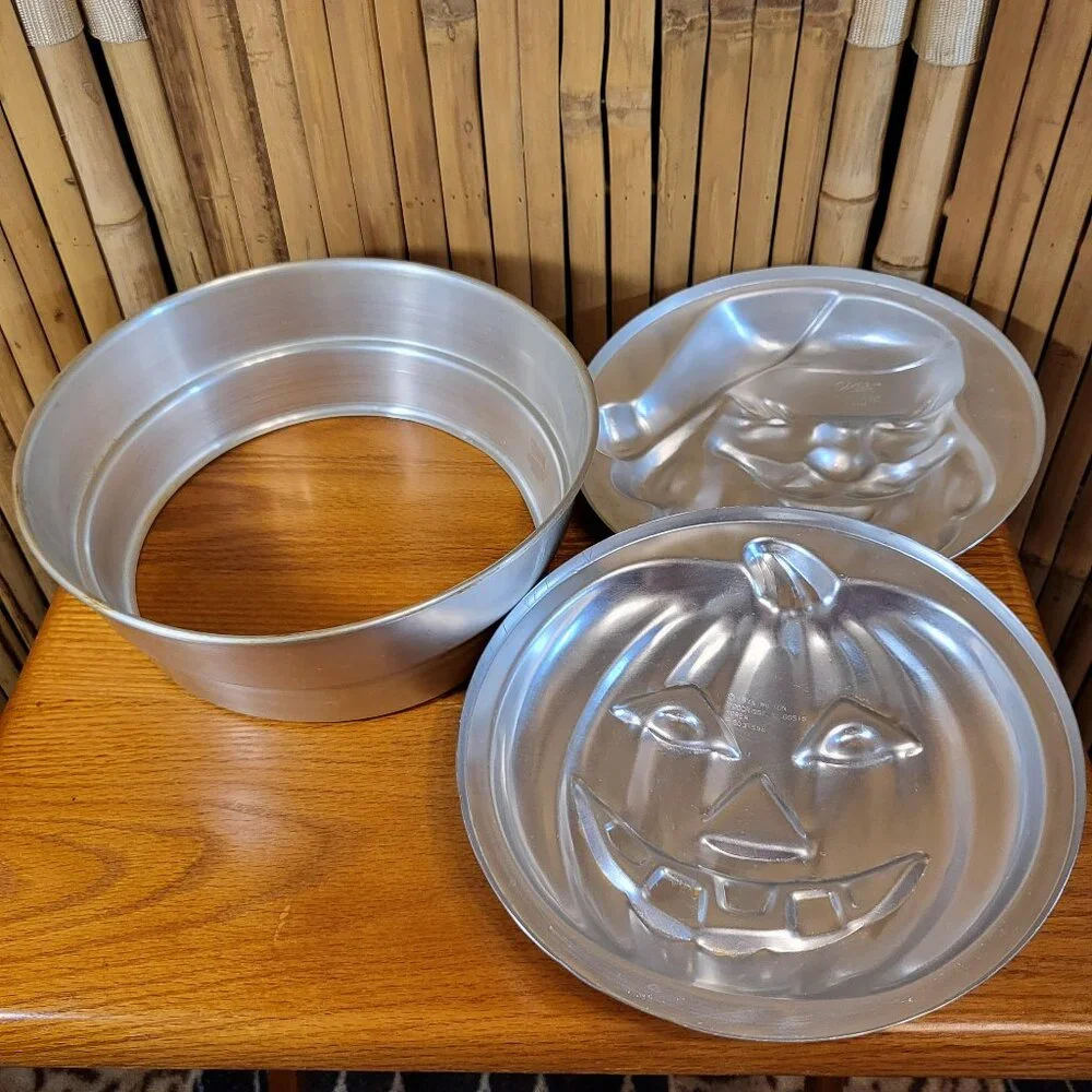 Wilton Vintage 10 in Round Ring Multi Event Cake Pan Set